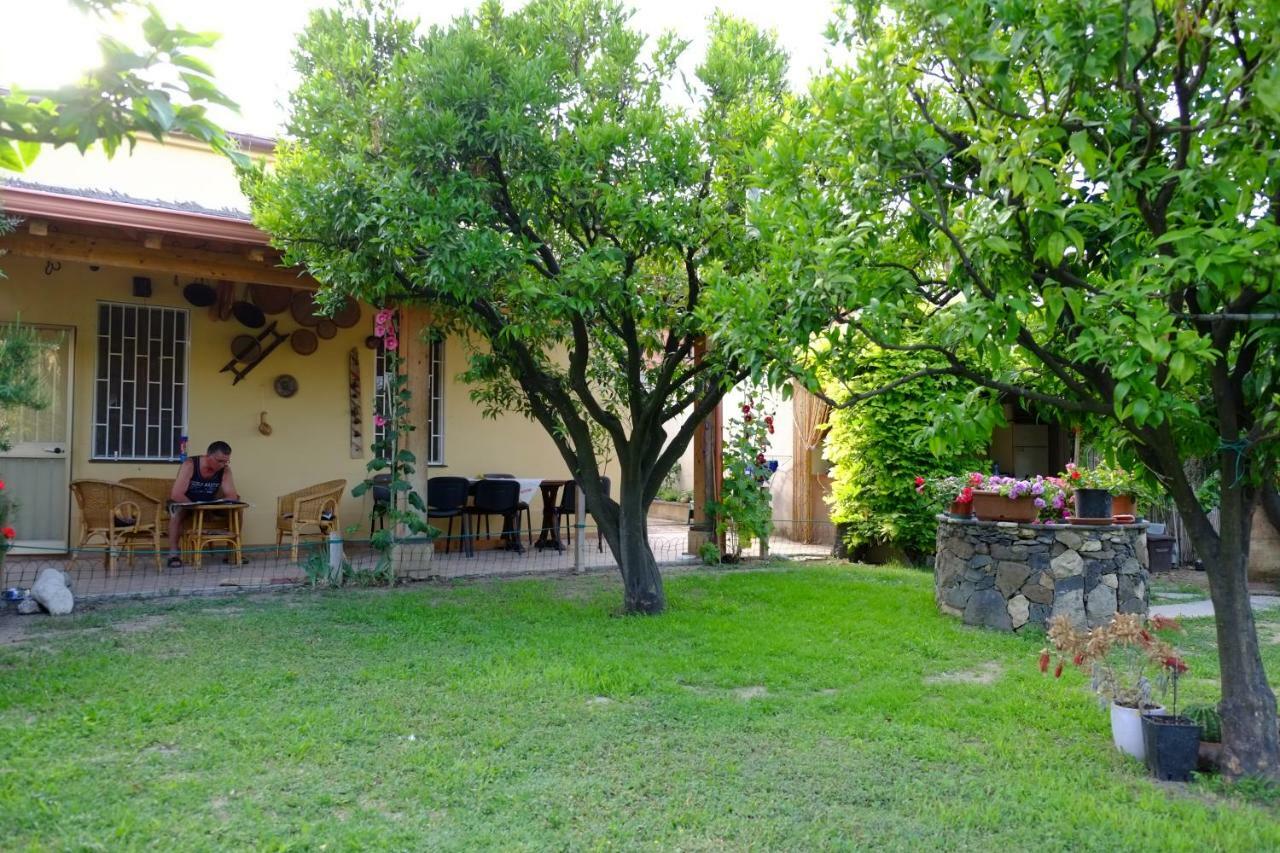 B&B Nurachi Buitenkant foto